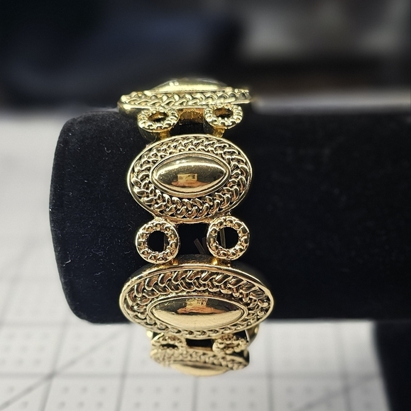 Unbranded Jewelry - Gold bracelet